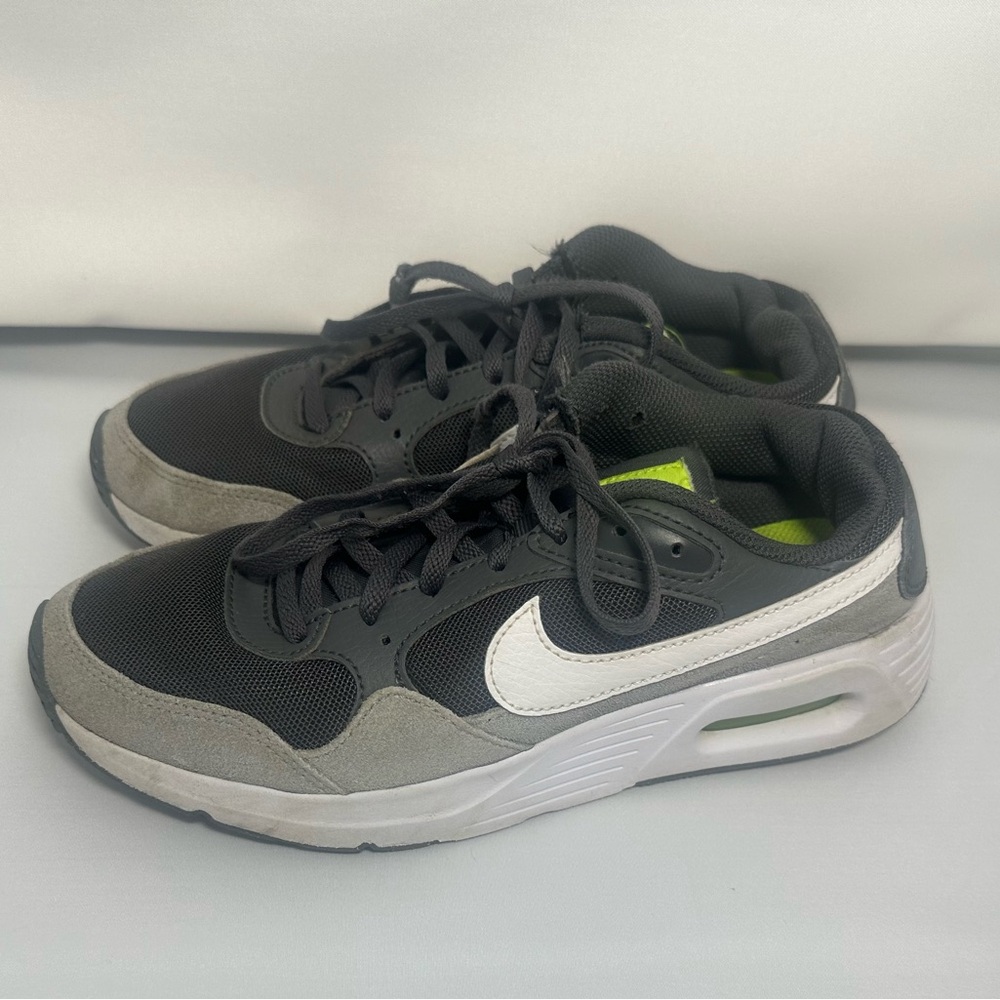 Nike Air Max Boys Size 4